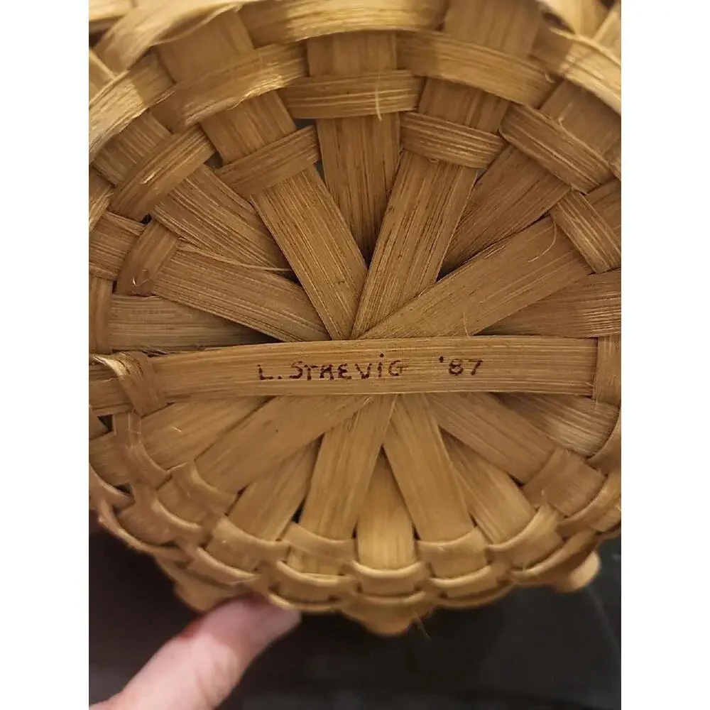 Vintage 1987 Hand Made Basket By L STREVIG ROUND WITH HANDLE With Apples